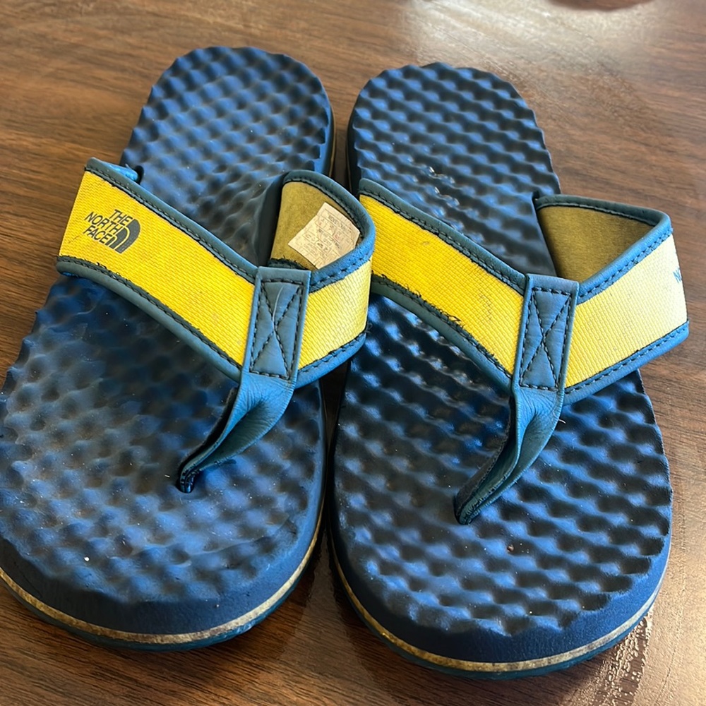 Mens north face flip flops
